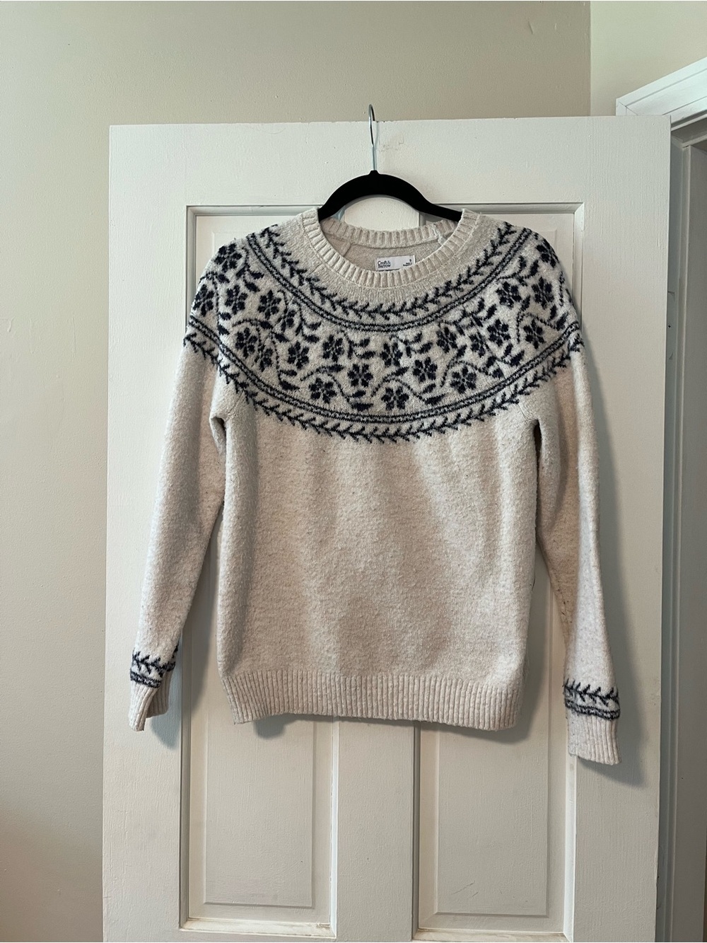 Croft & Barrow White and Blue Floral Winter Sweater